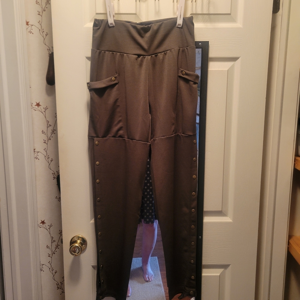 NWOT Stylish Olive Green High-Waisted Pants with Button Accents